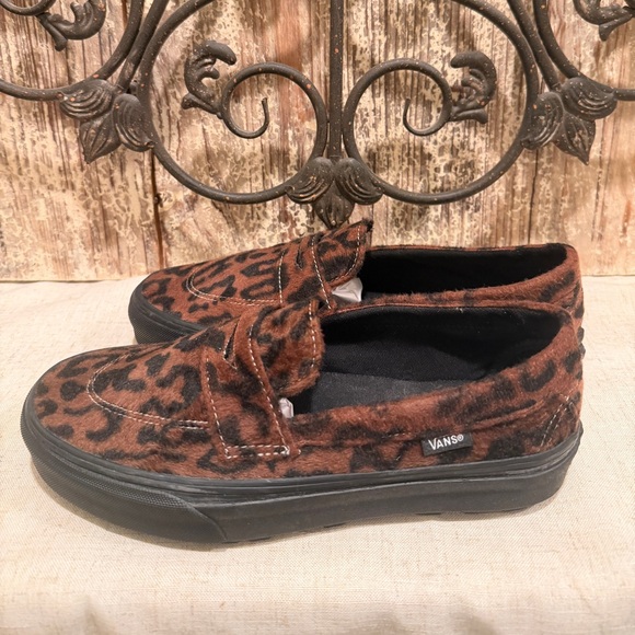 Van’s WMNS Style 53 Leopard Brown/Black
Sneakers shoes size 8.5 - Picture 6 of 7